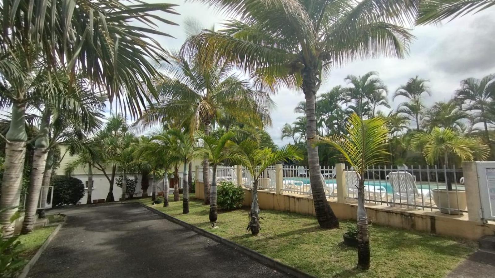 F2 Residence Oasis Terre Rouge A 圣皮埃尔 外观 照片